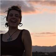 Sono laureata in scenografia teatrale e ho un forte interesse per l'arte. Sono una persona solare e amo imparare divertendomi! :)